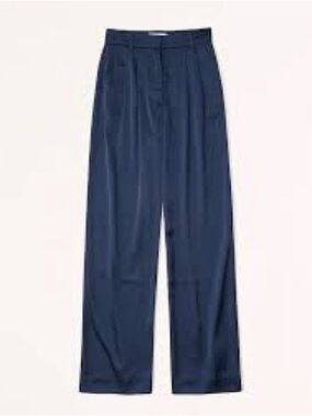 NWOT Abercrombie & Fitch
A&F Sloane Tailored Satin Pant 6 SHORT